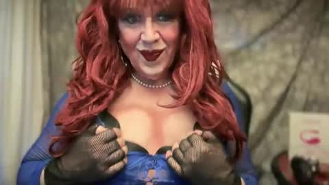 Snapshot of mskarentoy chatting on 11/19/25, 09:48 mskarentoy online show from 11/19/25, 09:48