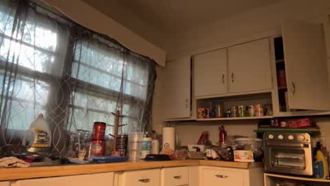 Snapshot of mskitty000 chatting on 09/15/25, 09:37 mskitty000 online show from 09/15/25, 09:37