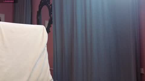 Snapshot of msmonte chatting on 10/30/25, 12:28 Lina  Help me to reach 100 thumbs up  online show from 10/30/25, 12:28