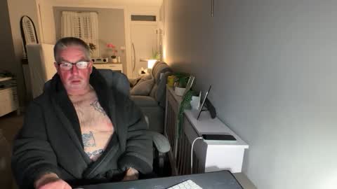 Snapshot of mtb1697 chatting on 10/27/25, 12:26 mtb1697 online show from 10/27/25, 12:26