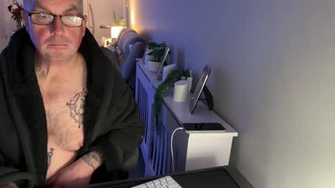 Snapshot of mtb1697 chatting on 12/14/25, 11:20 mtb1697 online show from 12/14/25, 11:20