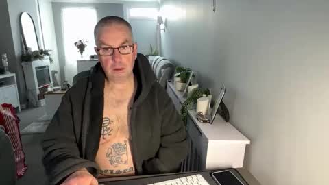 Snapshot of mtb1697 chatting on 12/16/25, 11:37 mtb1697 online show from 12/16/25, 11:37