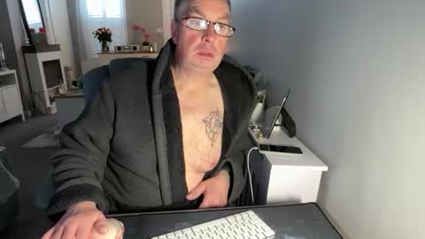 Snapshot of mtb1697 chatting on 01/10/26, 09:00 mtb1697 online show from 01/10/26, 09:00