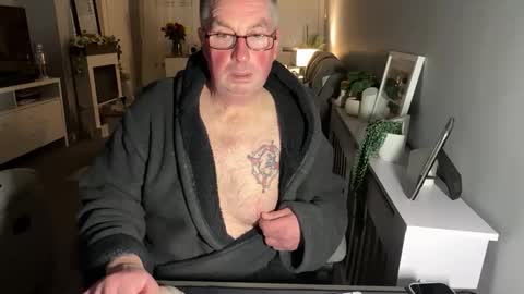 Snapshot of mtb1697 chatting on 02/10/26, 12:04 mtb1697 online show from 02/10/26, 12:04