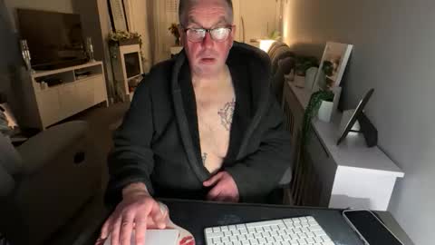 Snapshot of mtb1697 chatting on 02/15/26, 11:45 mtb1697 online show from 02/15/26, 11:45