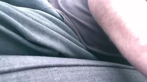 Snapshot of mucker13 chatting on 10/04/25, 01:42 mucker13 online show from 10/04/25, 01:42