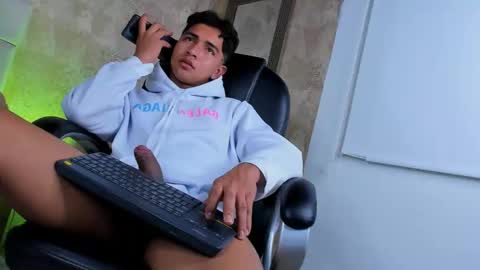 Snapshot of muichiro_tokito1 chatting on 12/23/24, 08:22 muichiro tokito1 online show from 12/23/24, 08:22