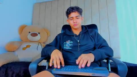 Snapshot of muichiro_tokito1 chatting on 02/01/25, 04:24 muichiro tokito1 online show from 02/01/25, 04:24