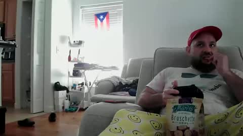 Snapshot of munchies420 chatting on 02/11/26, 06:02 Bearded online show from 02/11/26, 06:02