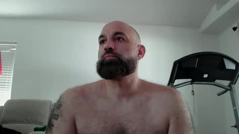 Snapshot of munchies420 chatting on 03/05/26, 04:03 Bearded online show from 03/05/26, 04:03
