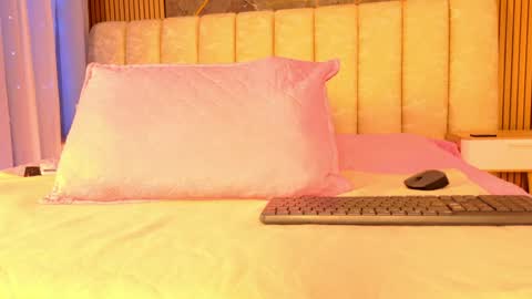 Snapshot of muriel_belovv chatting on 04/09/26, 03:06 Tell me Sofi online show from 04/09/26, 03:06