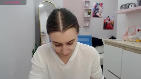 Snapshot of muriel_elvin chatting on 12/01/25, 06:18 muriel_elvin online show from 12/01/25, 06:18