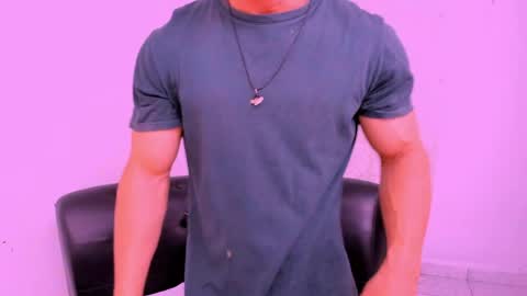 Snapshot of muscle_man07 chatting on 05/09/26, 11:21 Muscle Man online show from 05/09/26, 11:21