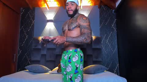 Snapshot of muscle_man19 chatting on 12/13/24, 02:32 Nick online show from 12/13/24, 02:32