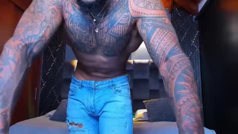 Snapshot of muscle_man19 chatting on 01/16/25, 01:48 Nick online show from 01/16/25, 01:48