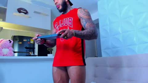 Snapshot of muscle_man19 chatting on 02/17/25, 11:20 Nick online show from 02/17/25, 11:20