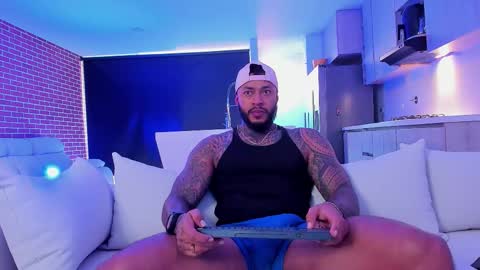 Snapshot of muscle_man19 chatting on 09/21/25, 12:18 Nick online show from 09/21/25, 12:18