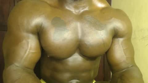 musclegod23 online show from 11/18/25, 02:32
