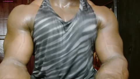 musclegod23 online show from 04/10/26, 01:22