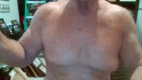 Snapshot of musclesandlittledick chatting on 03/31/26, 12:05 musclesandlittledick online show from 03/31/26, 12:05