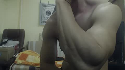 Snapshot of musculargod chatting on 12/15/24, 09:20 SexyMuscled online show from 12/15/24, 09:20