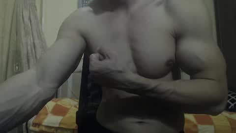 Snapshot of musculargod chatting on 01/15/25, 09:20 SexyMuscled online show from 01/15/25, 09:20