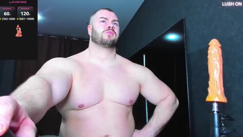 Snapshot of muscularjohnforu chatting on 03/05/25, 03:18 click icon for peach  online show from 03/05/25, 03:18