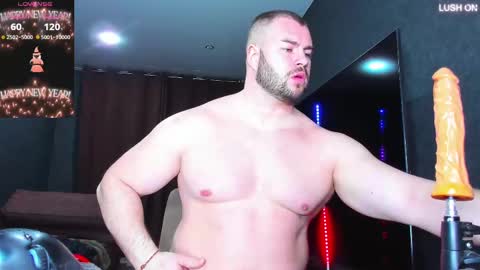 Snapshot of muscularjohnforu chatting on 03/07/25, 06:54 click icon for peach  online show from 03/07/25, 06:54