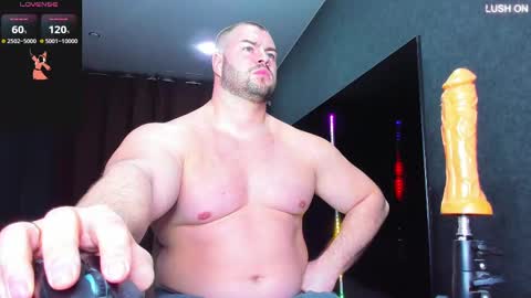 Snapshot of muscularjohnforu chatting on 03/11/25, 05:35 click icon for peach  online show from 03/11/25, 05:35