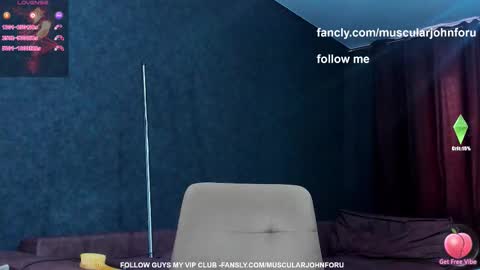 Snapshot of muscularjohnforu chatting on 09/22/25, 08:27 click icon for peach  online show from 09/22/25, 08:27