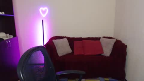 Snapshot of muse_kitty_jenia chatting on 02/19/25, 05:05 Jenya online show from 02/19/25, 05:05