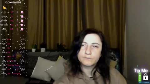 Snapshot of muse_kitty_jenia chatting on 12/14/25, 06:41 Jenya online show from 12/14/25, 06:41