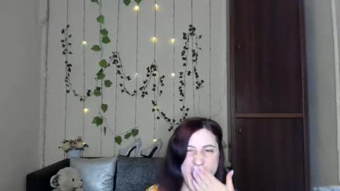 Jeneva online show from 04/28/26, 06:35