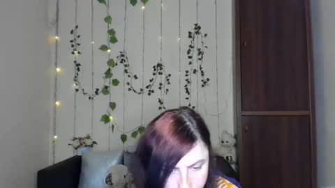 Jeneva online show from 05/05/26, 06:27