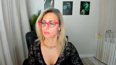 Diana online show from 12/04/25, 11:19