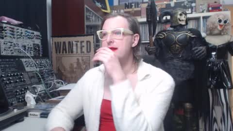 Snapshot of muziknerd chatting on 12/21/25, 07:48 Muziknerd online show from 12/21/25, 07:48