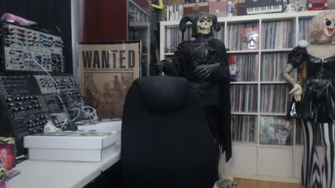 Muziknerd online show from 04/30/26, 10:03