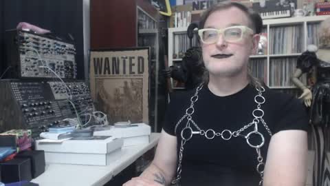Muziknerd online show from 05/16/26, 03:47