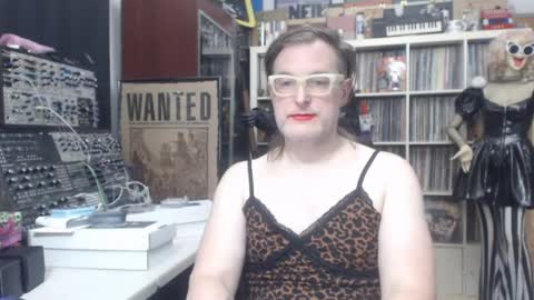 Muziknerd online show from 05/17/26, 06:11