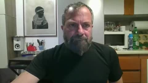 Snapshot of muzungu5 chatting on 11/12/25, 11:36 muzungu5 online show from 11/12/25, 11:36