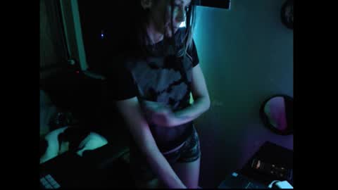 Snapshot of mvnt1s chatting on 11/08/25, 09:09 ghost mantis online show from 11/08/25, 09:09