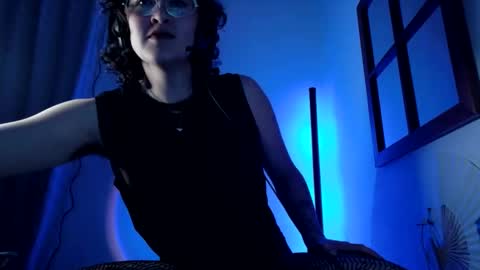 Snapshot of mx_anouk_divine chatting on 12/23/25, 04:43 Mx. Anouk Divine online show from 12/23/25, 04:43