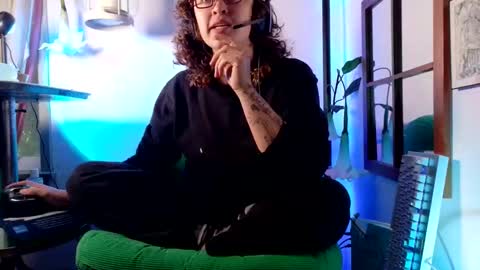 Snapshot of mx_anouk_divine chatting on 05/24/26, 04:23 Mx. Anouk Divine online show from 05/24/26, 04:23