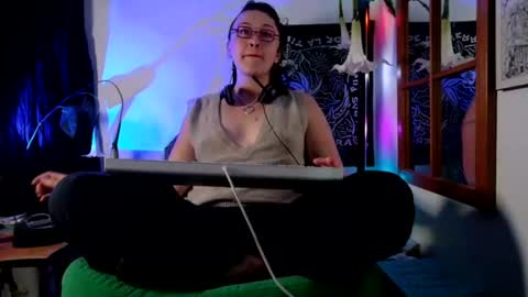 Snapshot of mx_anouk_divine chatting on 06/13/26, 01:14 Mx. Anouk Divine online show from 06/13/26, 01:14