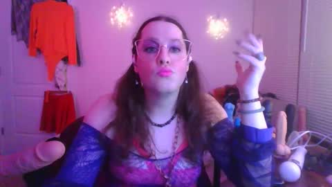 Snapshot of mxsissycharlotte chatting on 01/11/26, 02:05 Mx Charlotte online show from 01/11/26, 02:05