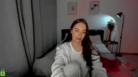 Snapshot of my_coco chatting on 12/14/24, 08:18 katie online show from 12/14/24, 08:18