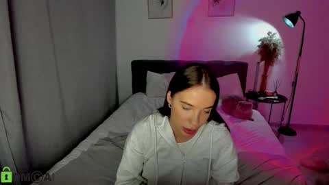 Snapshot of my_coco chatting on 12/16/24, 06:43 katie online show from 12/16/24, 06:43