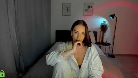 Snapshot of my_coco chatting on 12/19/24, 06:12 katie online show from 12/19/24, 06:12