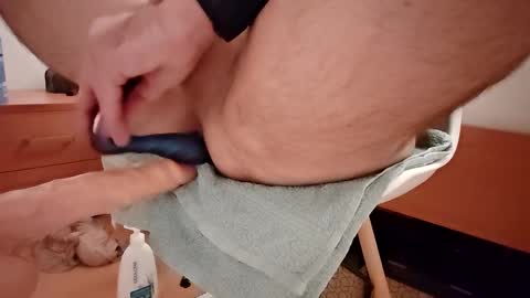 Snapshot of my_dirty_office chatting on 12/17/24, 07:40 my_dirty_office online show from 12/17/24, 07:40