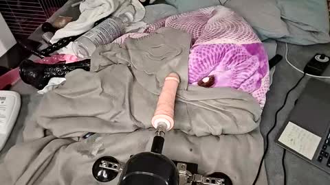 Snapshot of my_dirty_office chatting on 02/23/25, 05:12 my_dirty_office online show from 02/23/25, 05:12